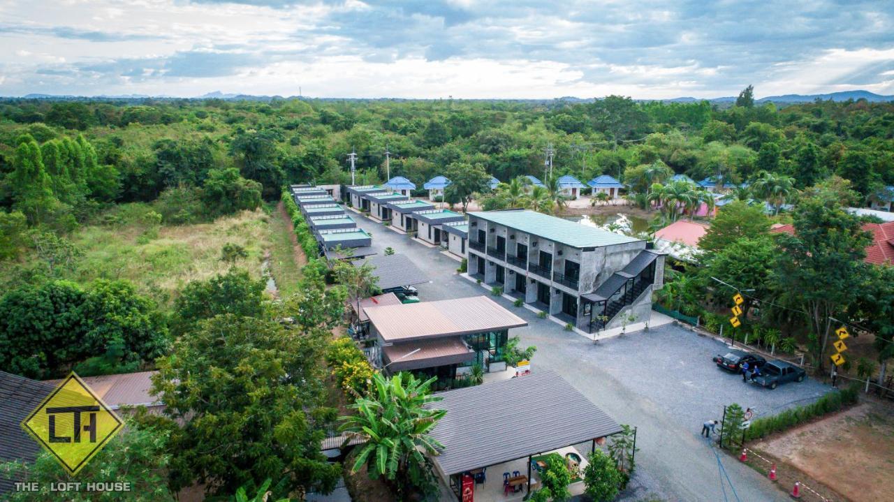 The Loft House Sakaeo Hotel Watthana Nakhon Exterior photo